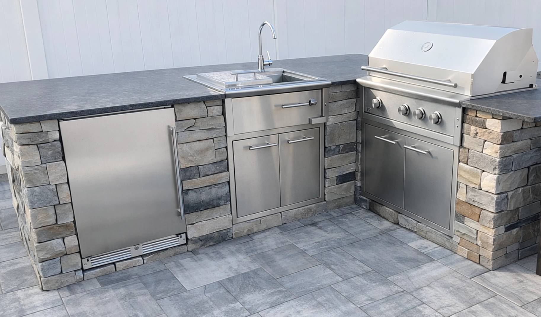Outdoor Kitchen With Built In Grill